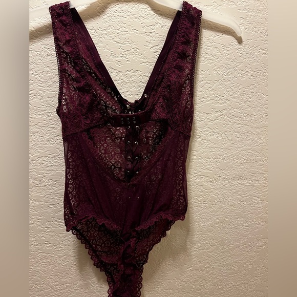 *** PRICE DROPPED $5 *** PreLoved Victoria’s Secrets Bodysuit - Picture 4 of 6